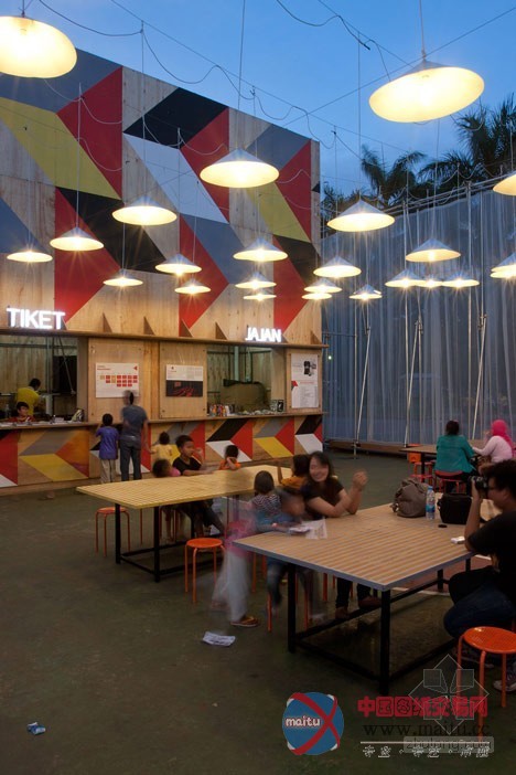 Csutoras & Liando设计印尼临时露天剧场