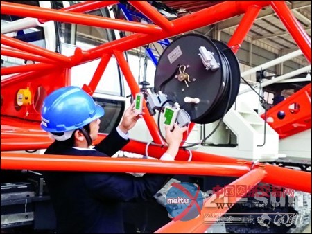 中联履带式起重机电气检测有了“新帮手”