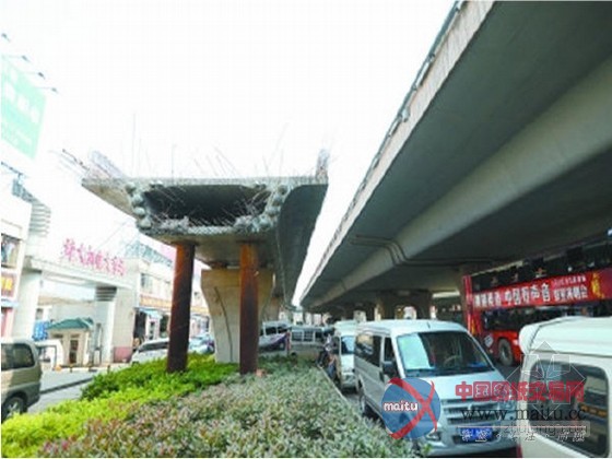 烂尾经典:高架桥通车三年 匝道空中断头