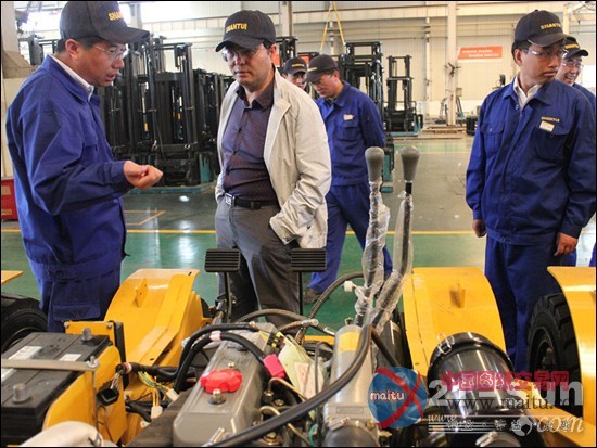 国家工程机械质检中心副主任调研山推叉车