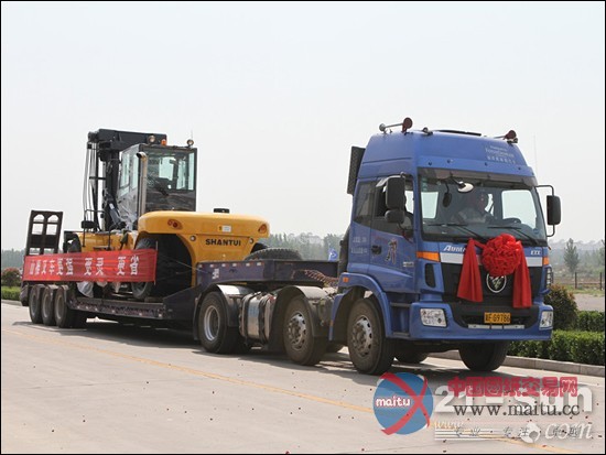 山推25吨重装叉车启运龙口港集团有限公司