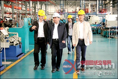 鞍钢市场营销中心领导郝维强考察青岛重工