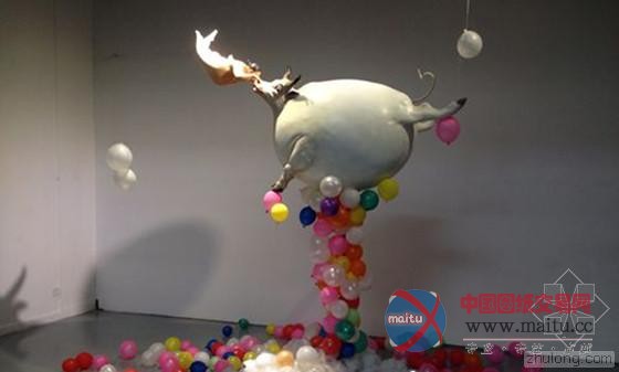巨型灯泡 飞起来的牛