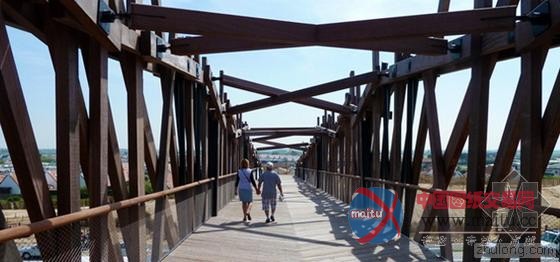 沙丘和海滨间的纽带 Wenduine木质天桥开放