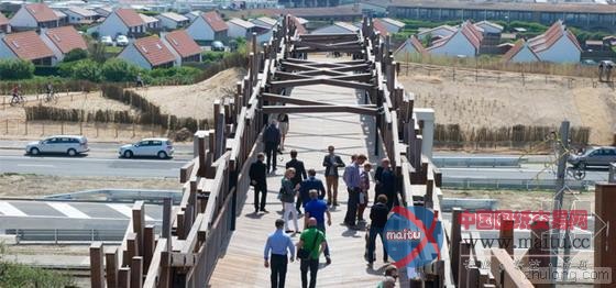 沙丘和海滨间的纽带 Wenduine木质天桥开放