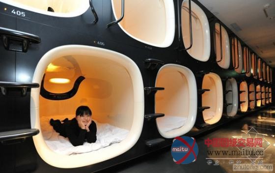日式风9小时“胶囊旅馆”极简美学设计