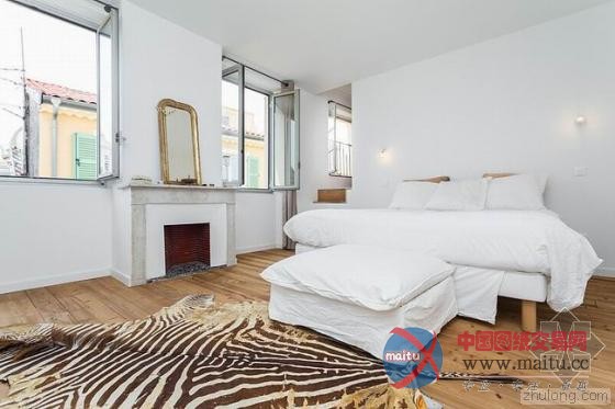 鲜黄色彩“分割”墨西哥公寓 颜色强烈对比