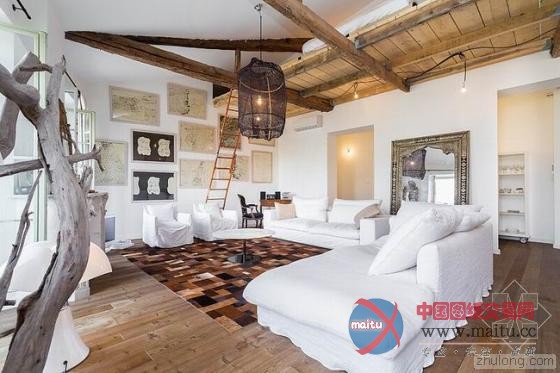 鲜黄色彩“分割”墨西哥公寓 颜色强烈对比