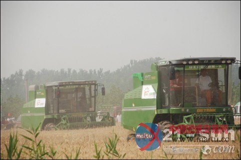 走进山东 奇瑞重工谷王收割队爱洒齐鲁大地