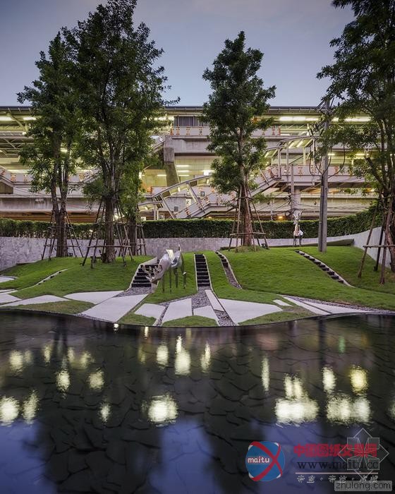 泰国曼谷拥挤城市中一抹绿 森林与空中泳池-筑龙新闻