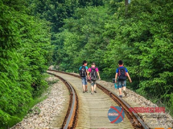 南京史上最小清新铁路 犹如“乌克兰爱的隧道”-筑龙新闻
