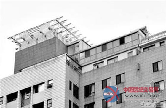 楼顶竟违建1200平米玻璃房 开发商“失踪”-筑龙新闻