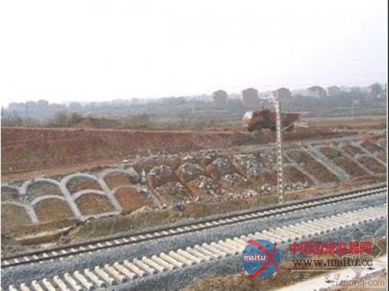 太兴铁路被指偷工减料 记者调查被打院士呼吁深查-筑龙新闻