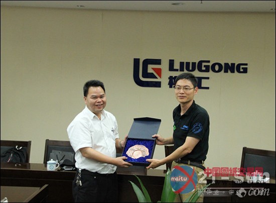 上海交大机械动力学院实践团赴柳工参观学习