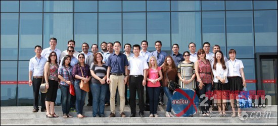 秘鲁市政研修班一行20余人视察宇通重工